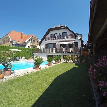 Cyrano Vendeghaz Guest house