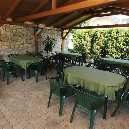 Cyrano Vendeghaz Gæstehus Vonyarcvashegy