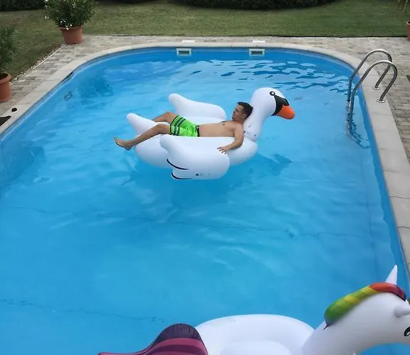 Cyrano Vendeghaz Guest house 3*