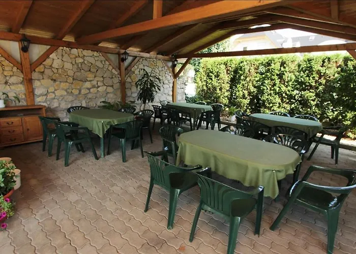 Cyrano Vendeghaz Guest house Vonyarcvashegy